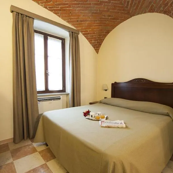 艾尔伯格提拉杰西亚酒店，位于布拉的酒店