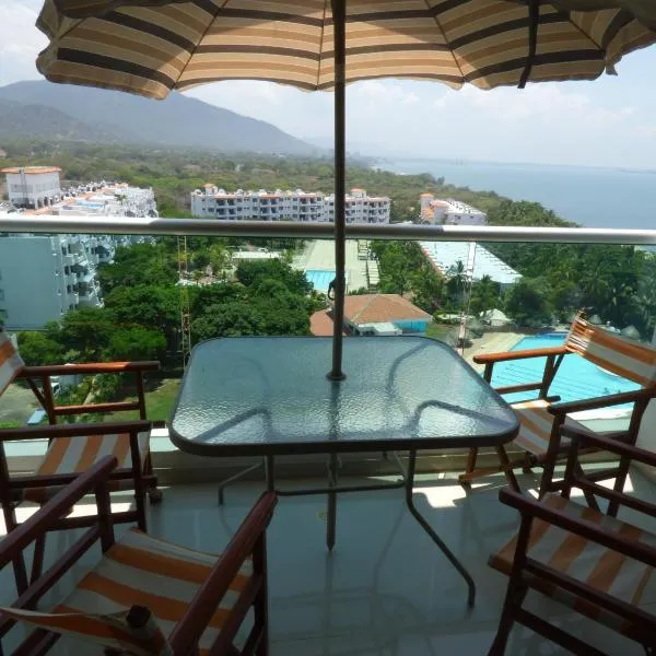 Costa Azul Suites 802，位于圣玛尔塔的酒店