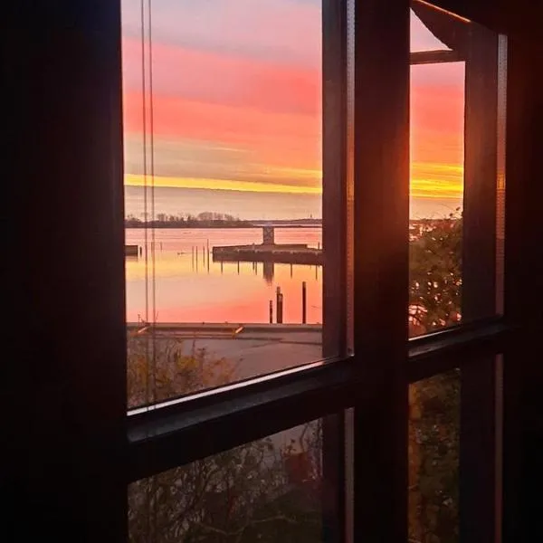 Hafenhaus Fehmarn - nah am Wasser gebaut!，位于费马恩的酒店
