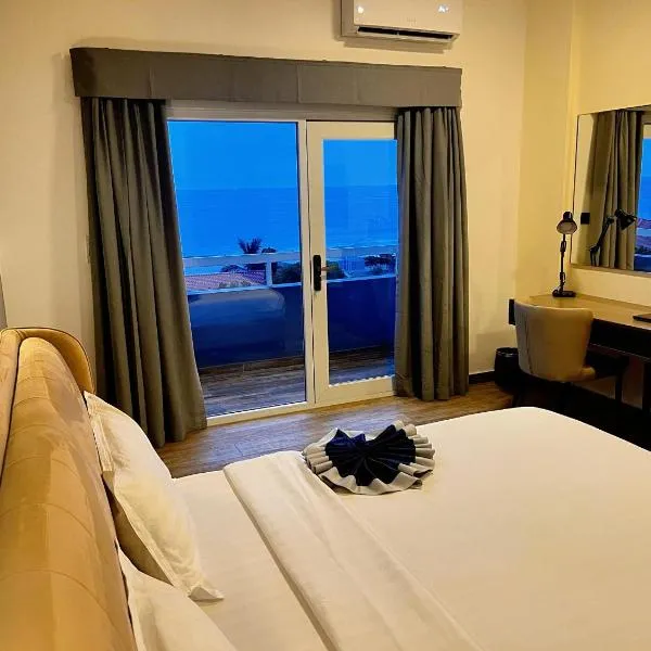 Hotel Midotel Seaview，位于黑角的酒店