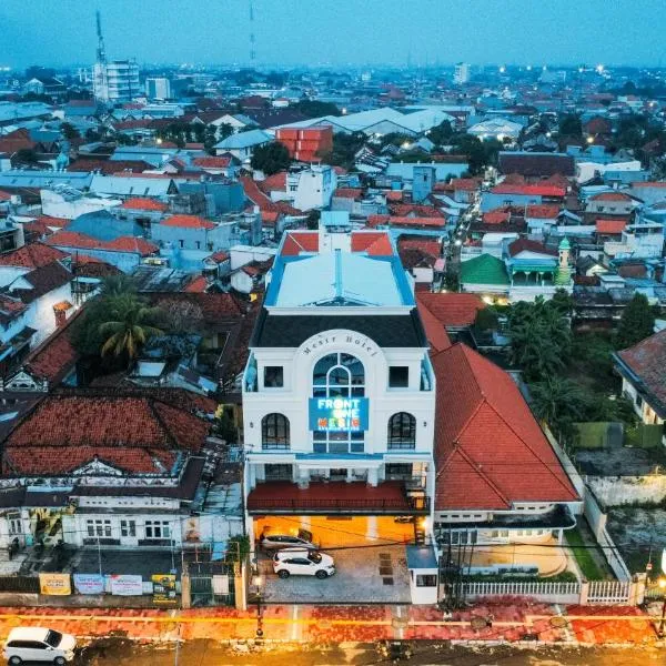 Front One Hotel Mesir Surabaya，位于泗水的酒店