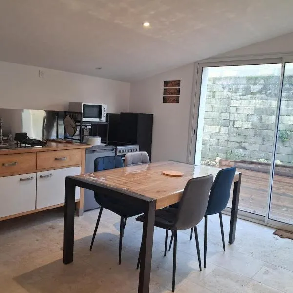 Le Murmure De La Vigne, Gîte 4 personnes, Entre-2-Mers，位于Capian的酒店