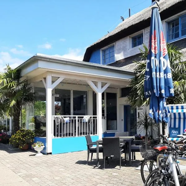 Landhotel Ostseetraum & Apartments，位于瓦尔内明德的酒店