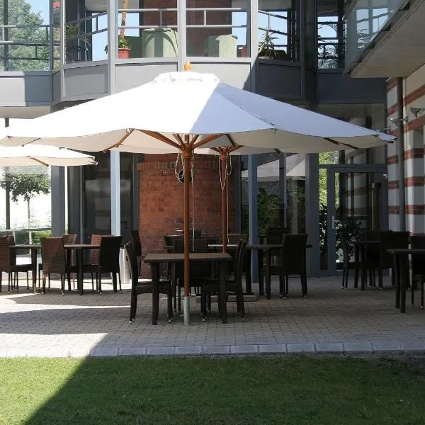 凯利普酒店，位于Tiszalök的酒店
