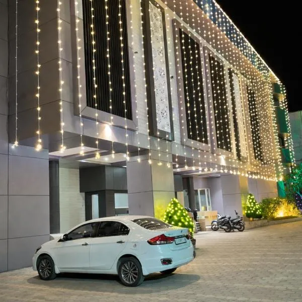 Hotel Shree Abhishek，位于Baramati的酒店