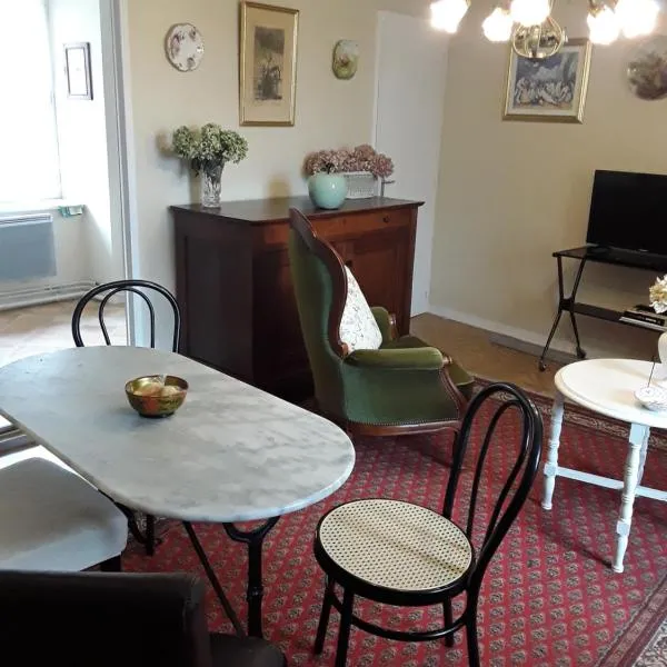 Appartement dans Maison de Bourg，位于圣热尔曼莱贝莱的酒店