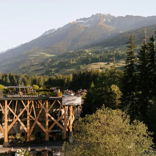 拉斯琴瑟霍夫酒店，位于拉辛的酒店