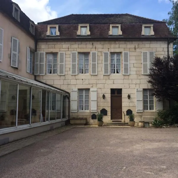 Hôtel des Cymaises，位于Beurizot的酒店