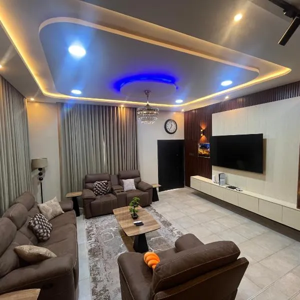 Achimota Luxe Haven Luxury 3BR All Ensuite，位于阿克拉的酒店