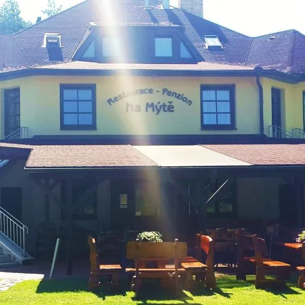 奈美特酒店 - 餐厅，位于Černovice的酒店