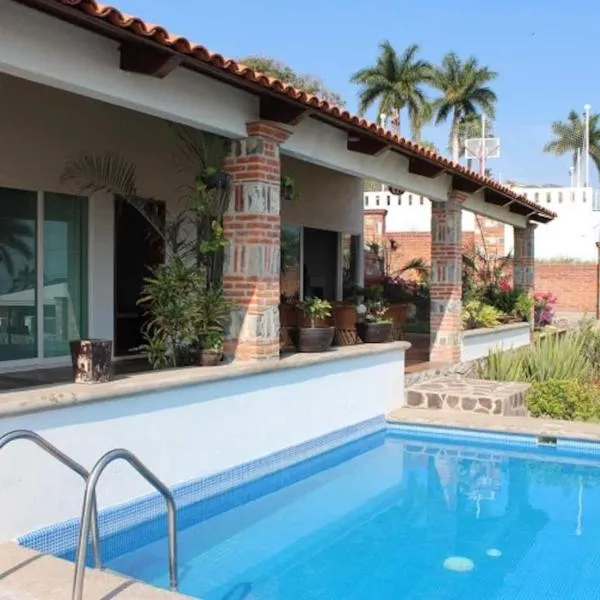 Private Heated Pool - Lake View House - Golf Club，位于查帕拉的酒店