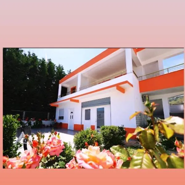 Villa LIKAJ，位于培拉特的酒店