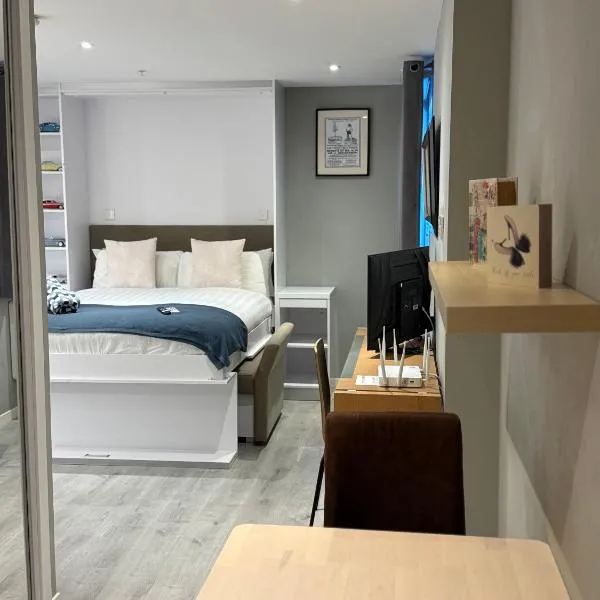 New CP High floor studio，位于直布罗陀的酒店