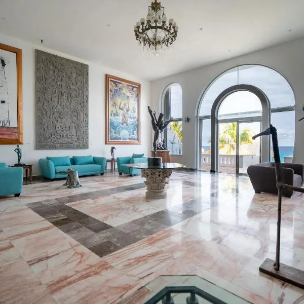 Hotel y Museo Casa Turquesa，位于坎昆的酒店