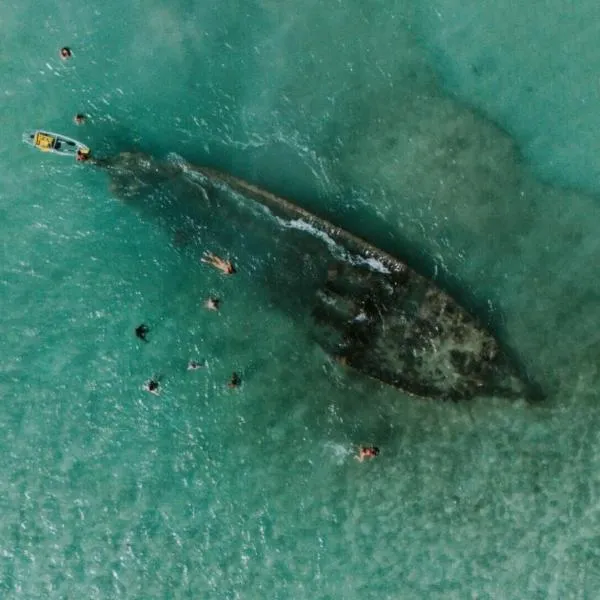 Darocotan Shipwreck Camping，位于爱妮岛的酒店