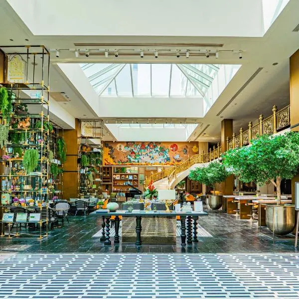 Montien Hotel Surawong Bangkok，位于曼谷的酒店