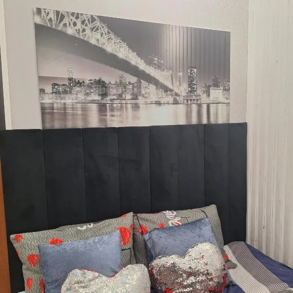 Mieszkanie 2 pokoje-Faktura，位于什切齐内克的酒店