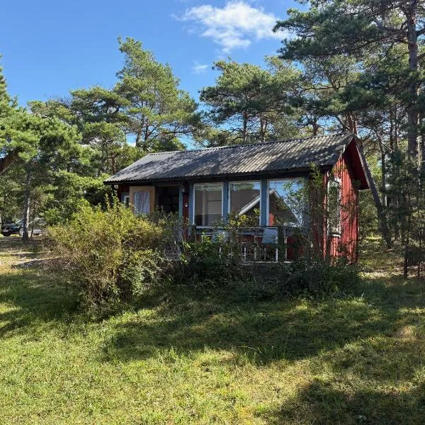 Liten stuga med havsutsikt，位于Visby的酒店