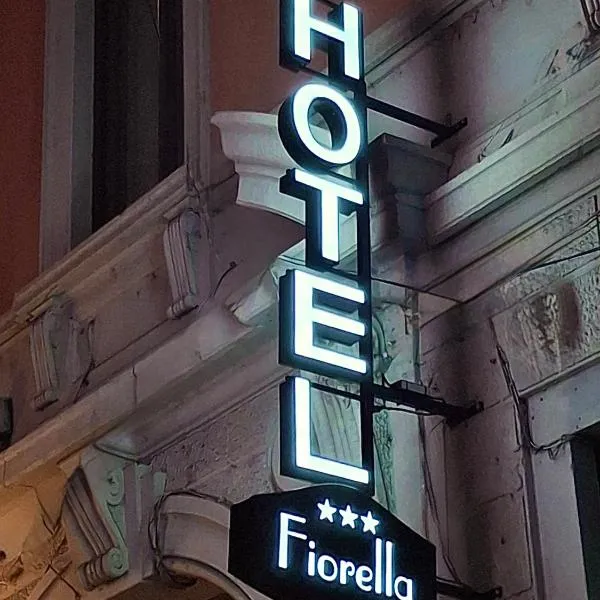 Hotel Fiorella Milano，位于米兰的酒店