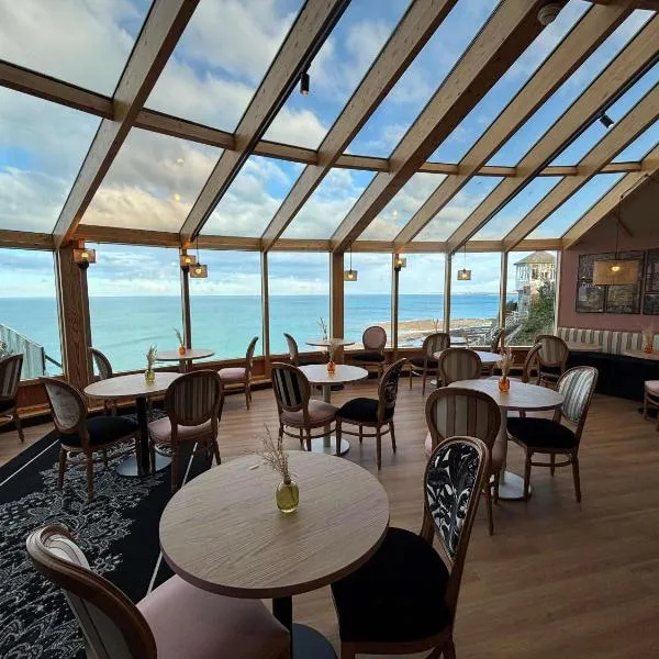 格朗维尔美居大酒店，位于格朗维尔的酒店