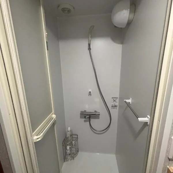 塩浜駅前店おうち二階，位于四日市的酒店