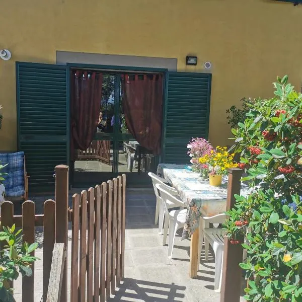 Casa al mare con giardino "Garden House", 2 km spiaggia golfo di Baratti & parco archeologico，位于巴拉蒂的酒店