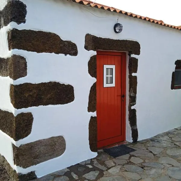Casa das Lajes,位于Fajã da Caldeira de Santo Cristo的酒店