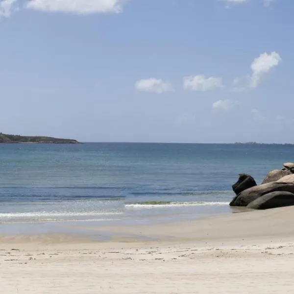 Ezaro Beach,位于敦夫里亚的酒店