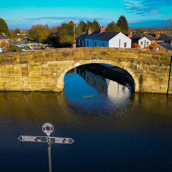 1 Top Locks Cottage，位于Burscough的酒店