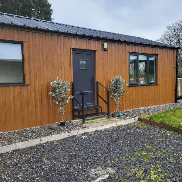 Countryside Cabin，位于查尔斯敦的酒店