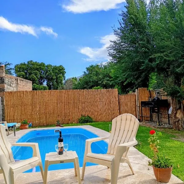 Las Pircas alquiler temporario habitaciones y cabañas，位于卡法亚特的酒店