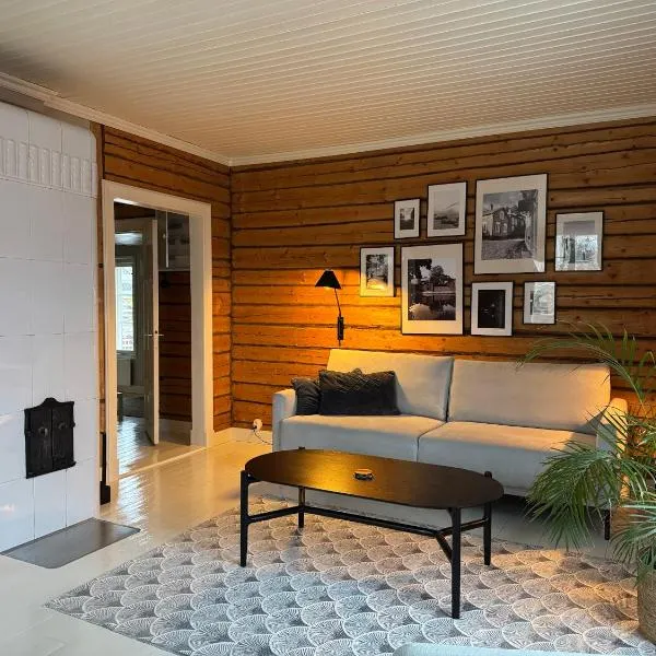 Villa with sauna, fireplace and free parking in the heart of Porvoo，位于波尔沃的酒店