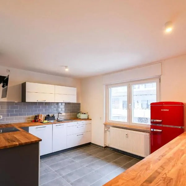 modernes Apartment mit 3 Schlafzimmern Balkon nähe Europapark，位于Niederschopfheim的酒店