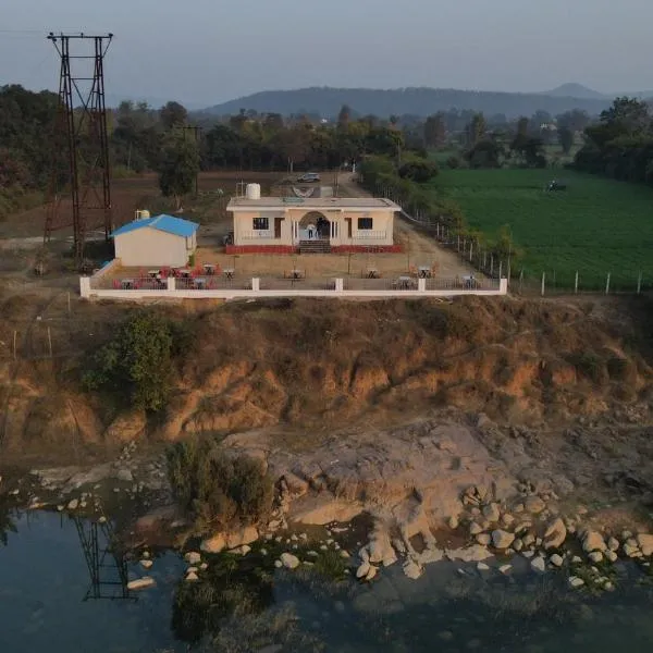 Monkey River Resort Madla，位于Rājgarh的酒店