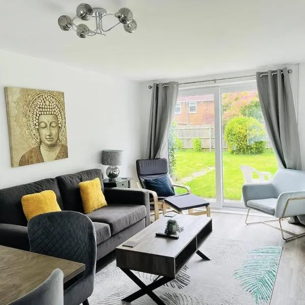 3 Bedroom House sleeps 5 near Windsor, Ascot, Bracknell，位于布拉克内尔的酒店