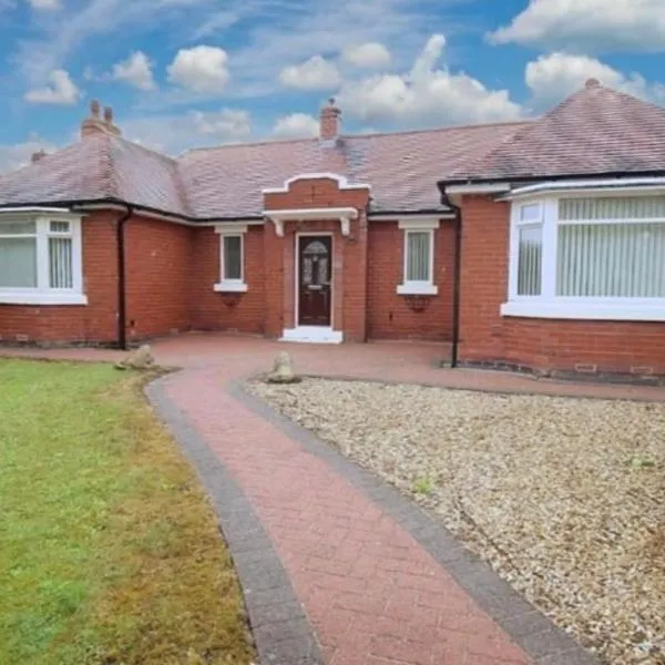 Spacious Dinnington bungalow，位于Dinnington的酒店