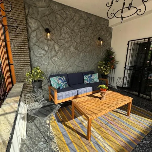 The Carnival Residence at Queens Park Savannah，位于西班牙港的酒店