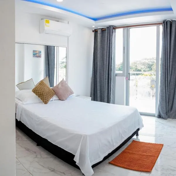 Modern Oasis 3 min to Airport 5G WiFi Parking，位于Los Garzones的酒店