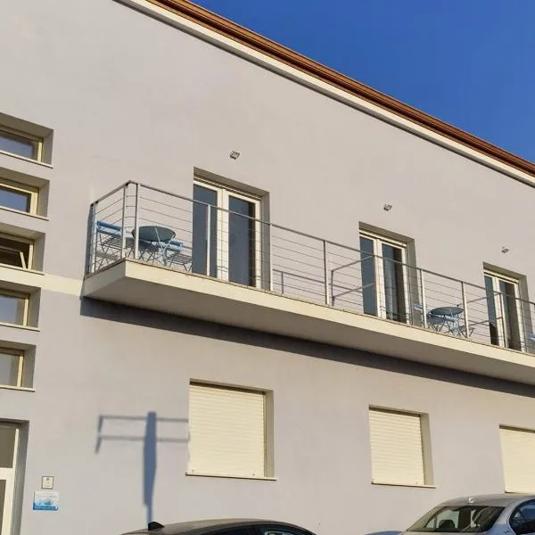 Guest House Pesce Celeste，位于斯廷蒂诺的酒店