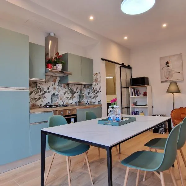 Dolce 2 bedrooms Apartment Milano 2mins to Rho Fiera & 25mins to Duomo Centre & 100m to Metro，位于佩罗的酒店