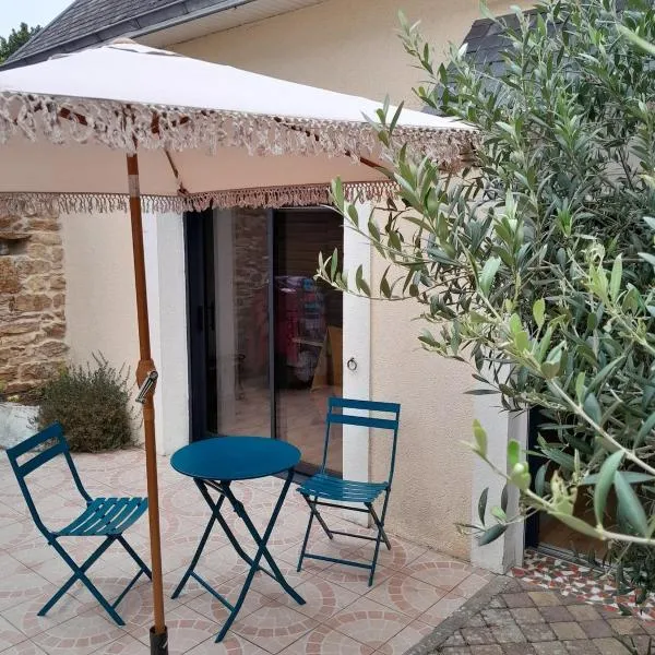 Maison plein bourg pays bigouden，位于Plonéour-Lanvern的酒店