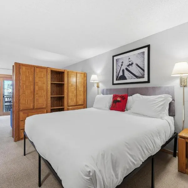 Lift House Lodge, Vail Lionshead Studio Condo, Walk to Gondola,位于范尔的酒店