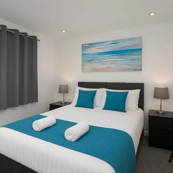 Stylish Cosy 2-Bed flat, fast Wi-Fi, Sky Sports, Sky Cinema & Netflix plus 2 free Parking bays，位于艾尔斯伯里的酒店
