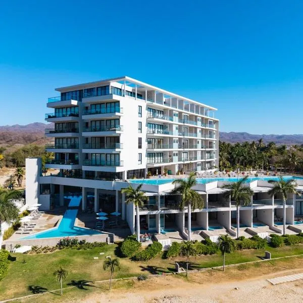 Beachfront townhouse TH03A，位于克鲁兹德华纳卡克斯特尔的酒店