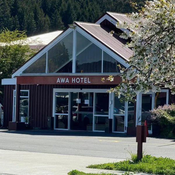 AWA Hotel 4-Star 23-36 SQM Large Rooms and 3 SQM Small Single Rooms-Capsules，位于罗托鲁瓦的酒店
