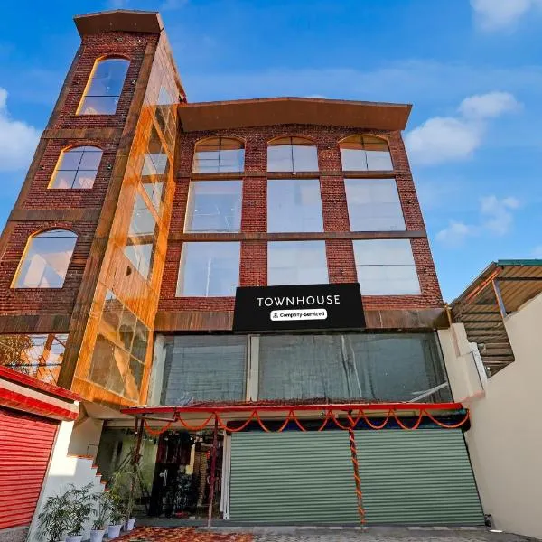 Townhouse Dharampur Railway Station，位于德拉敦的酒店