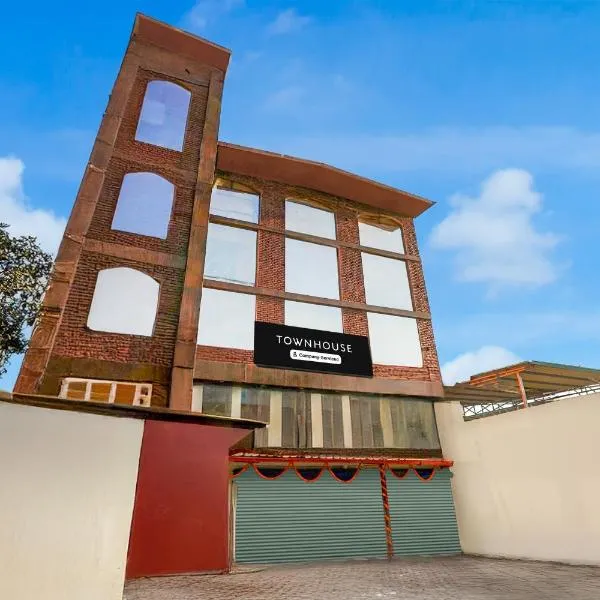 Townhouse Dharampur Railway Station，位于德拉敦的酒店