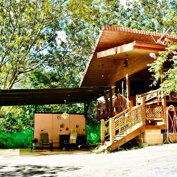 Cabaña Colibrí - Parking，位于Sarchí的酒店