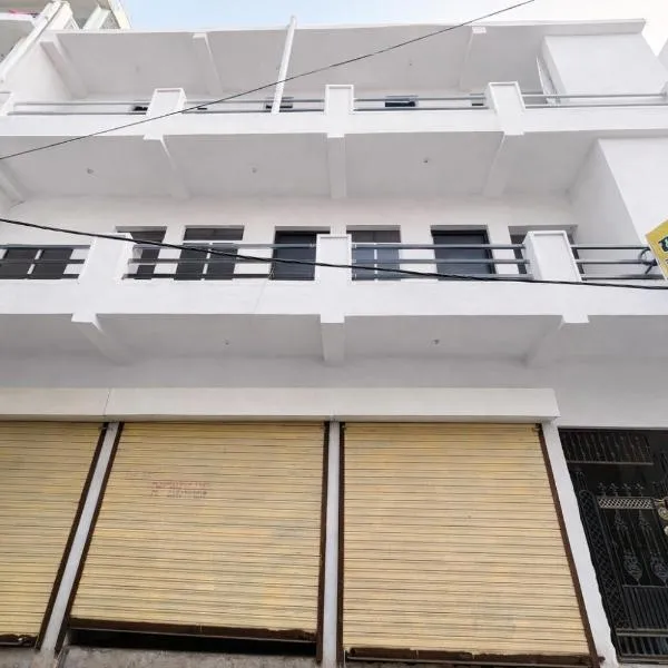 Yadav lodge，位于贾巴尔普尔的酒店