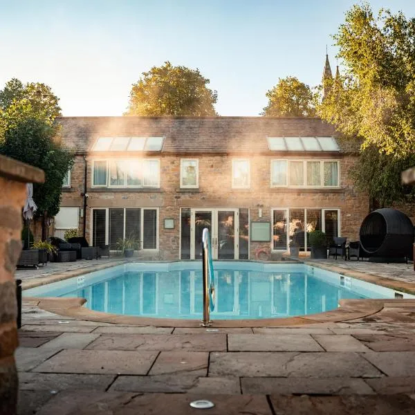 费弗舍姆阿姆斯酒店及韦伯纳水疗中心 ，位于赫尔姆斯利的酒店